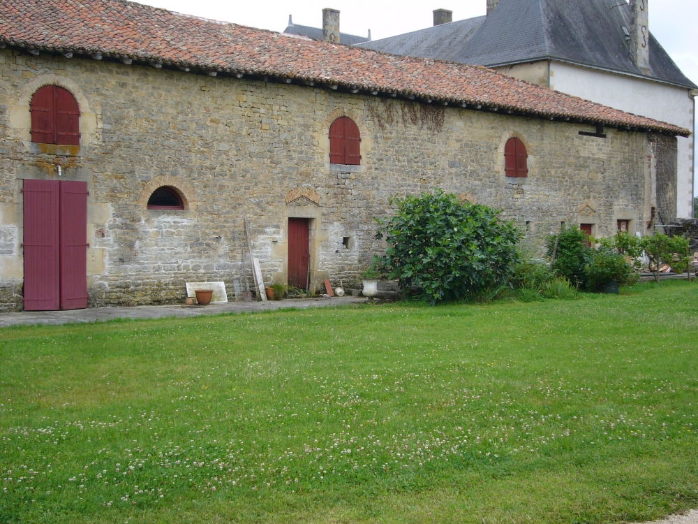 Form of construction of the chateau — Château de Pleuville